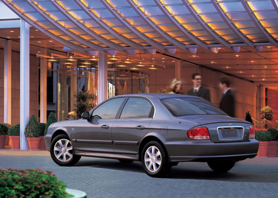  Hyundai Sonata 2004 года  (фото 39 из 58)